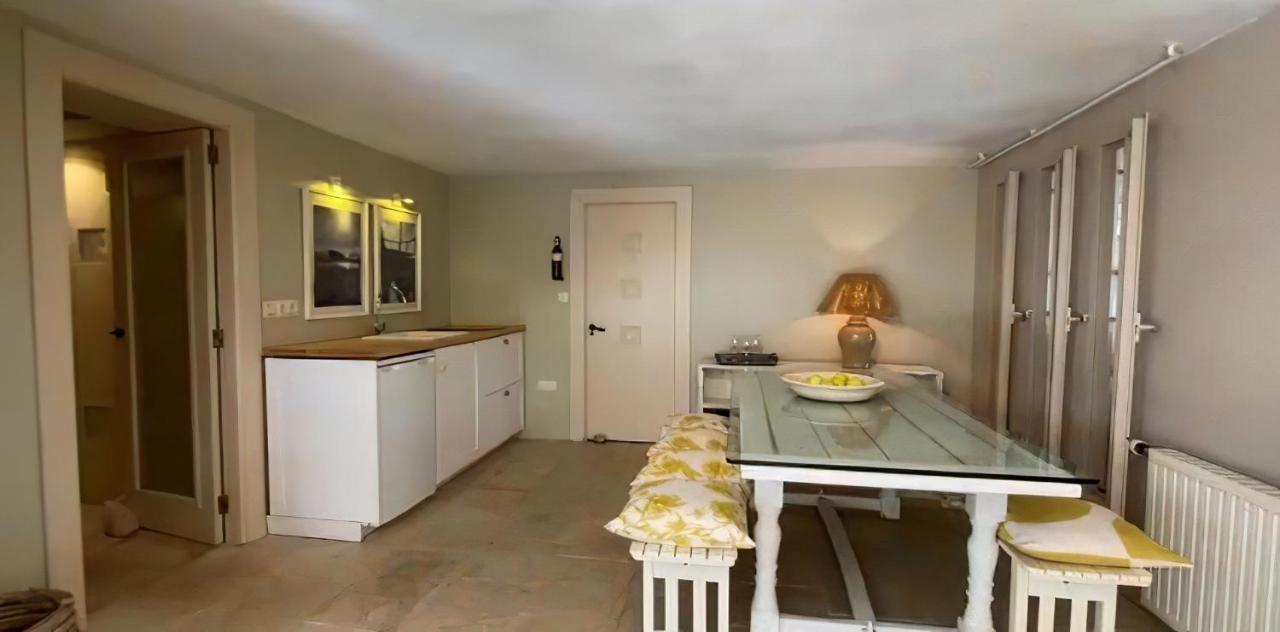 Habitación en casa particular - Kitchen, Pool, Barbecue And Large Garden