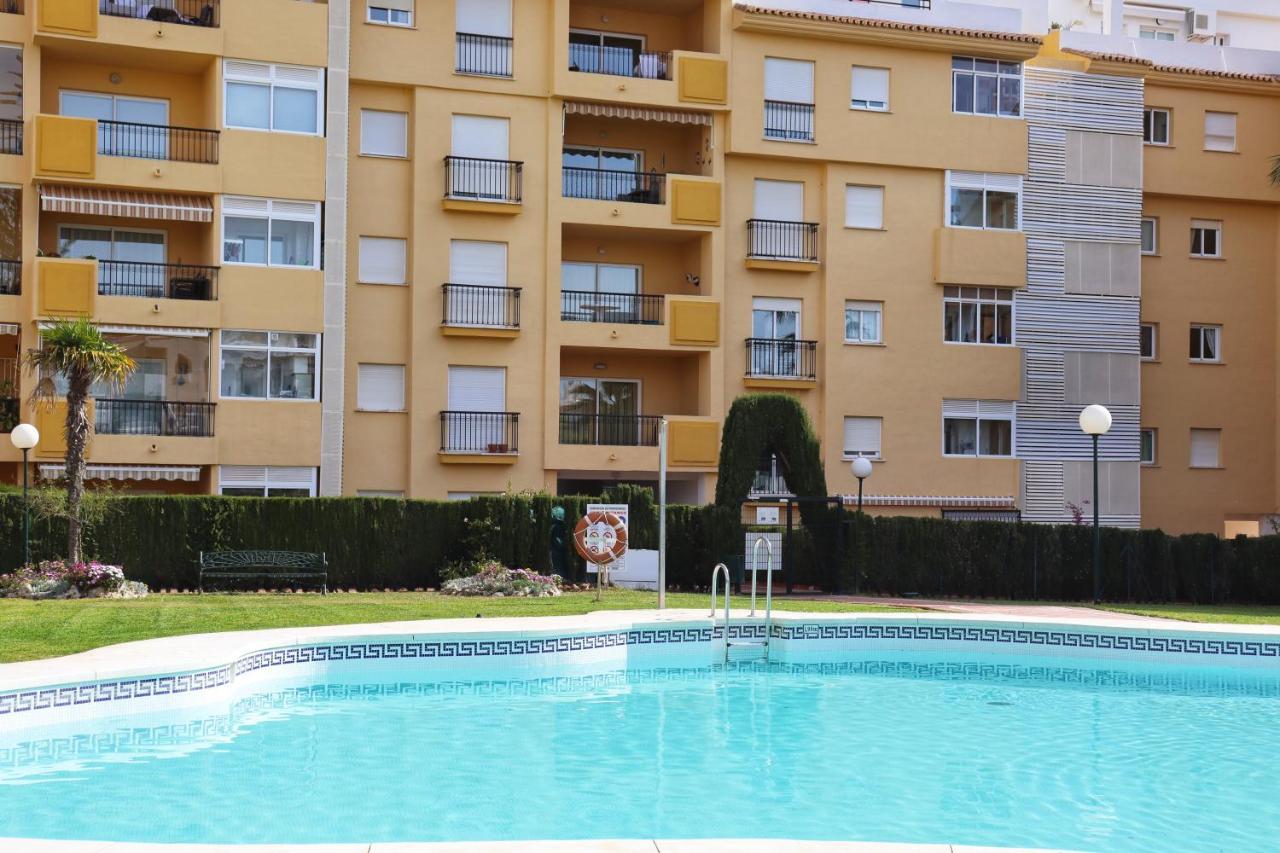 Lets In The Sun - - With Sea Or Pool Views *