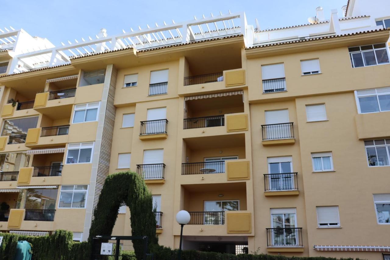 Lets In The Sun - - With Sea Or Pool Views