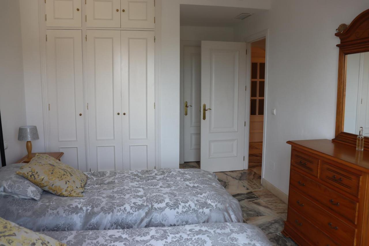 Lets In The Sun - - With Sea Or Pool Views Apartamento