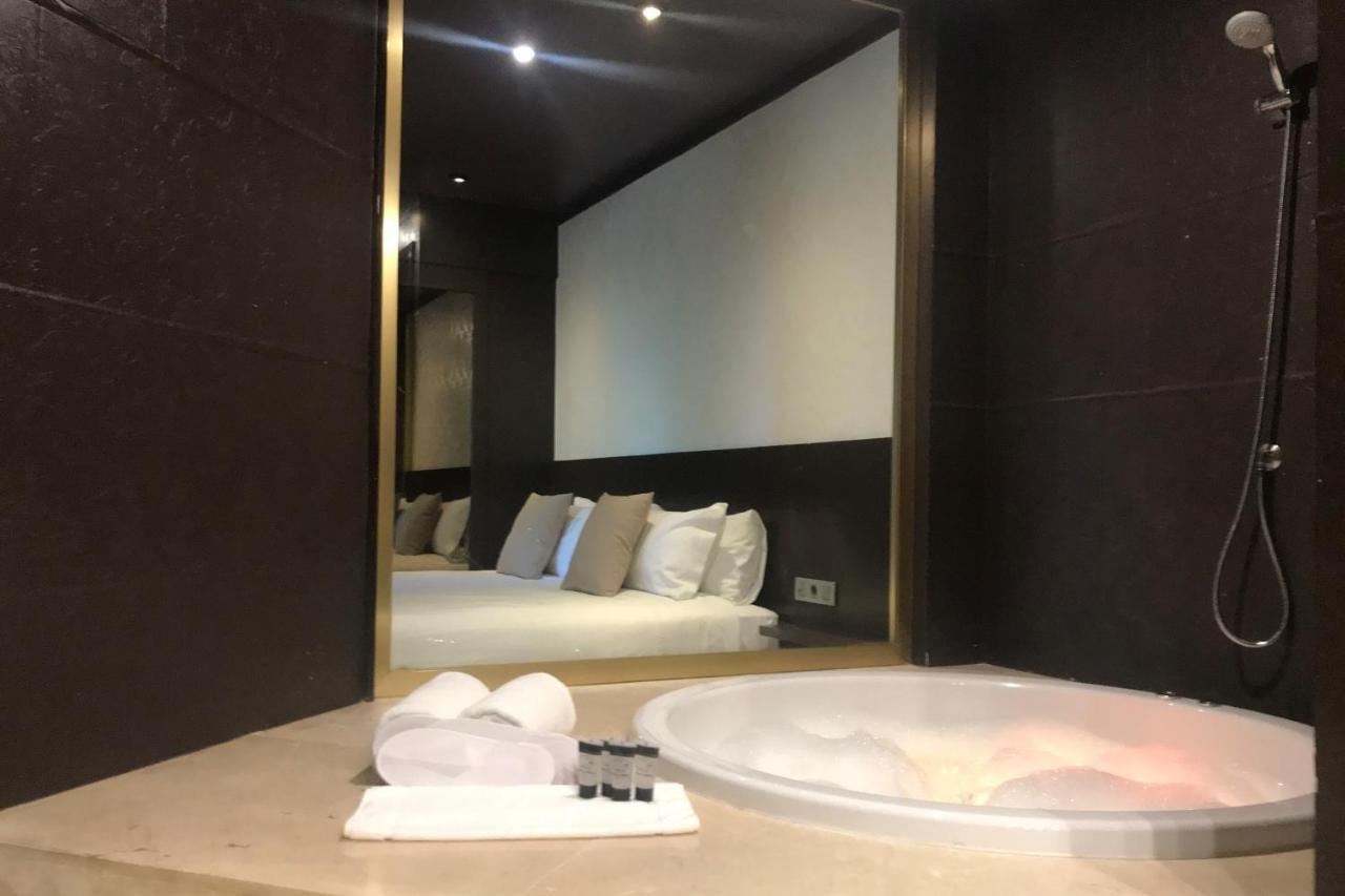 Punt 14 Hotel del amor *