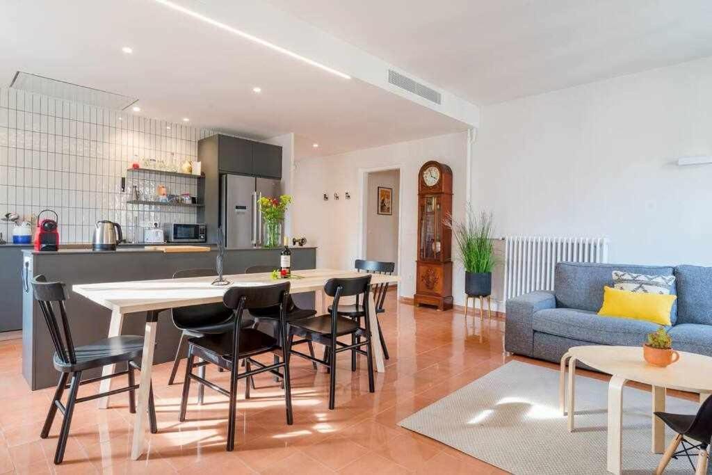 Apartment New Floor With A Lot Of Light & Aircon *