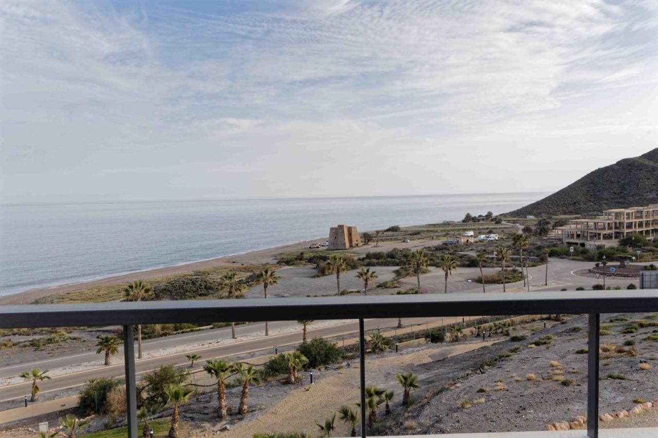 Spectacular Aprt. In Front Of The Sea *