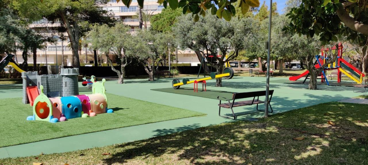 <1 Min Beach, Sea Views, Ac, Wifi, Pool, 3xtennis Apartment Alicante