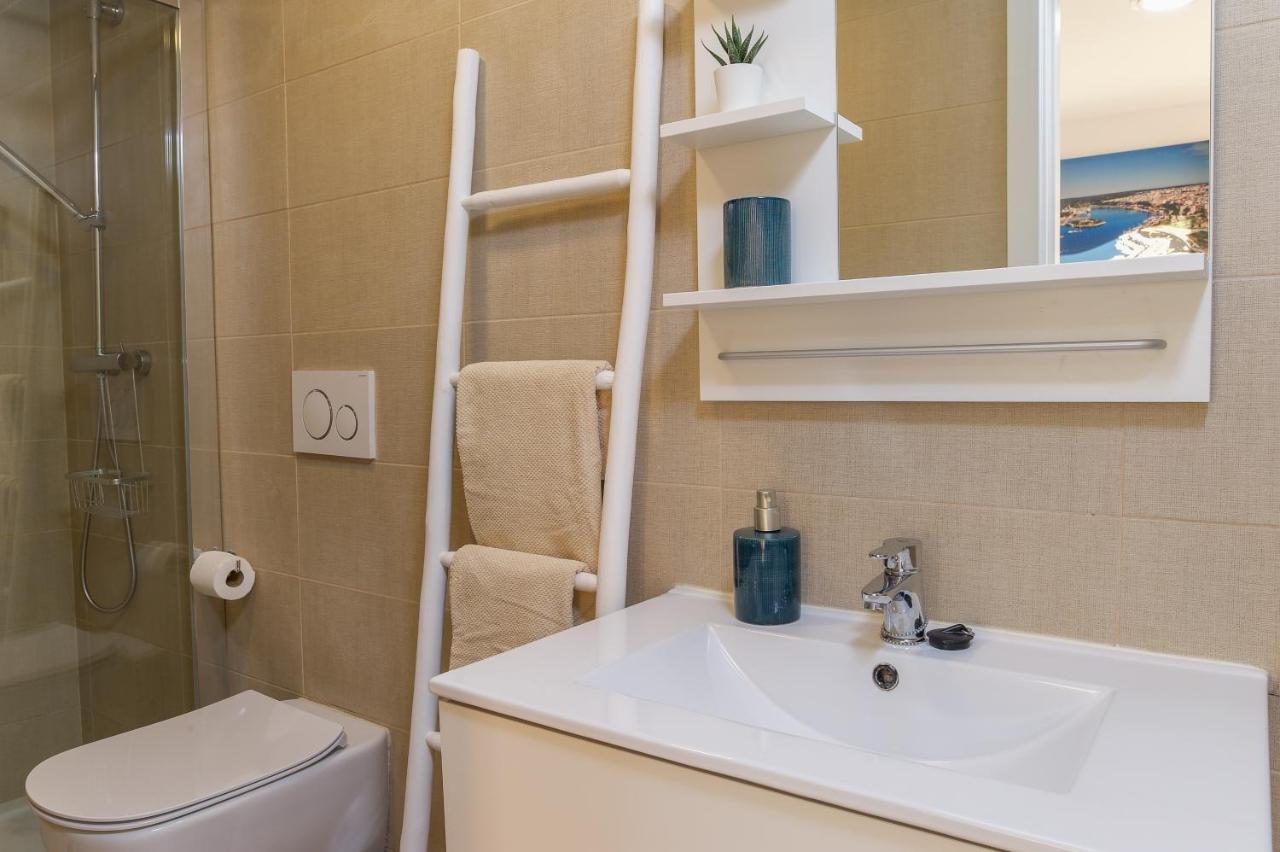 Atlantis Luxury Tarifa- Views, Parking, Wifi, Aircon, Swimming Pool