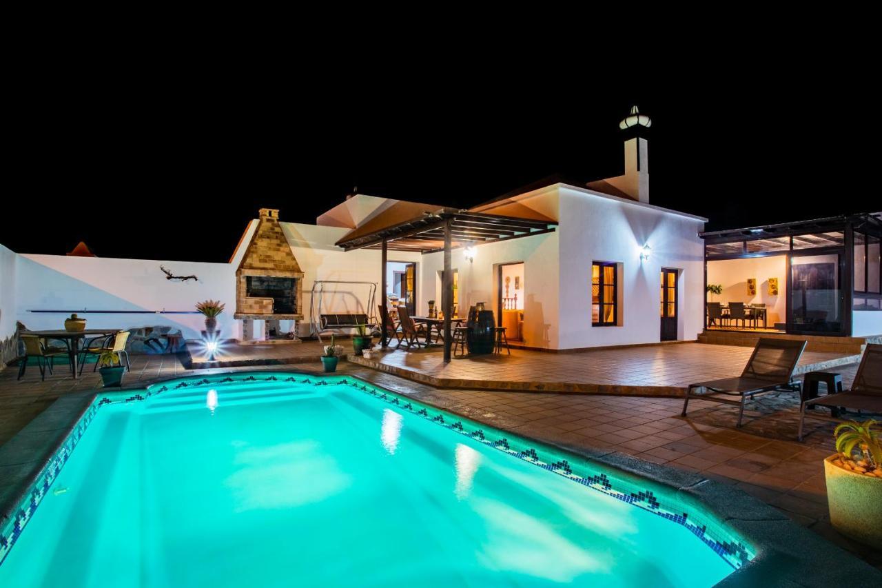 Eslanzarote Acoruma House, Super Wifi, Heated Pool Villa Güime