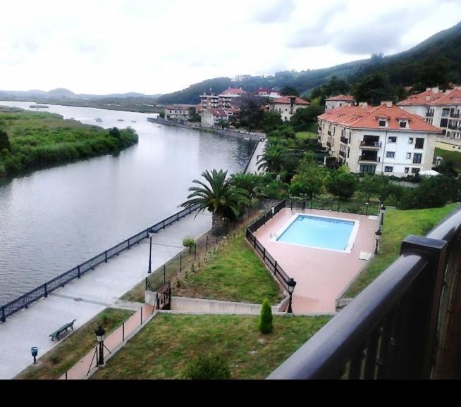 Apartamento con piscina urbanización embarcadero Limpias Limpias