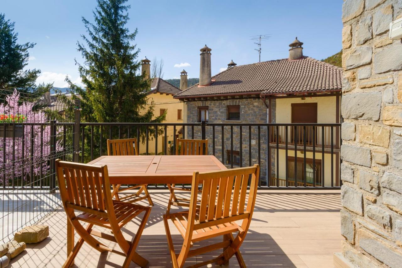 Casa Con Jardin En Hecho