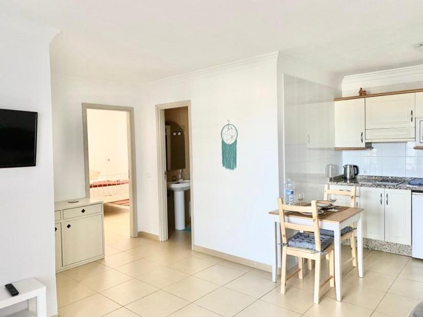 Apartment Atalaya, Central And Quiet With Sea And Pool Views