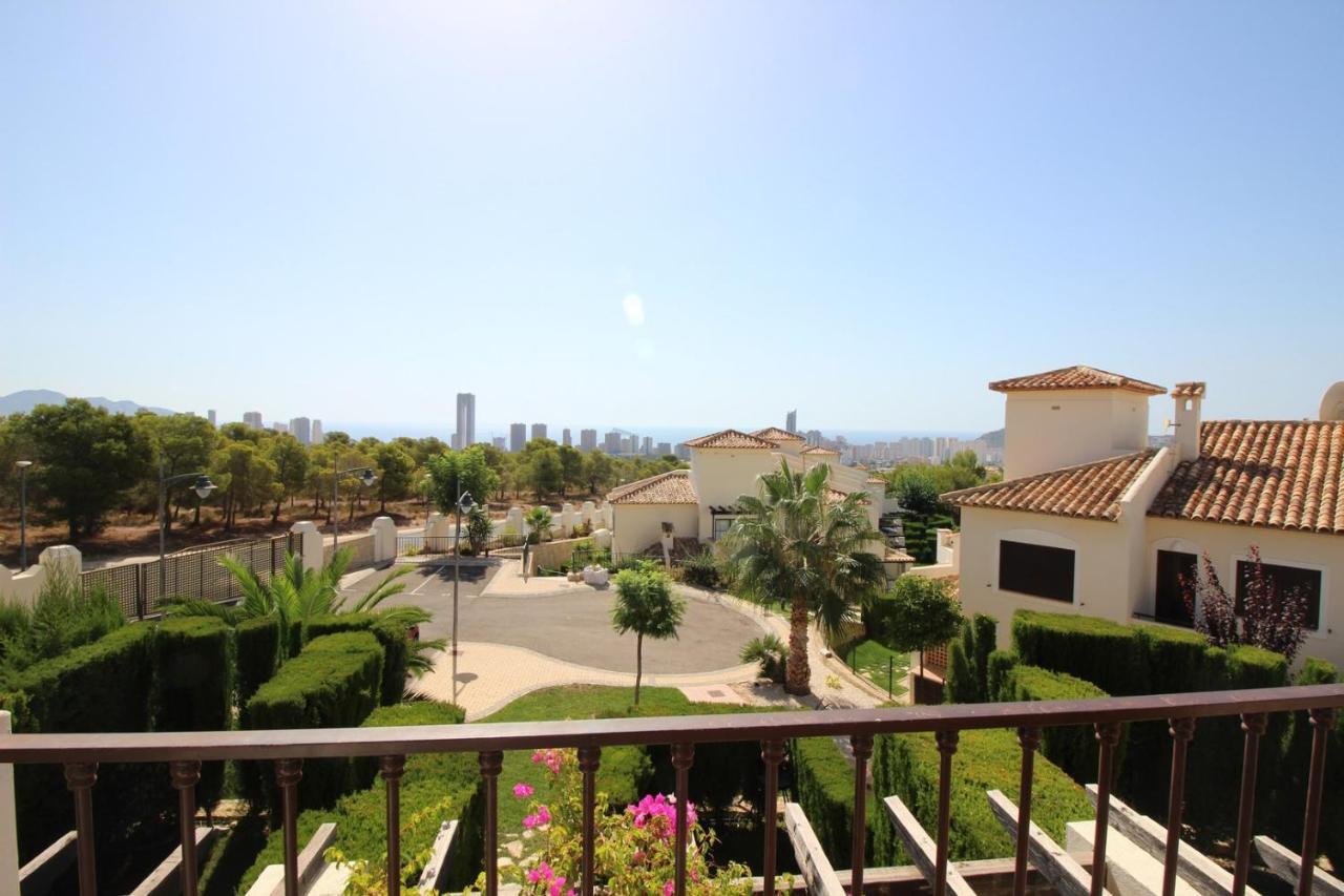 Apartamento Adosado De Estilo Mediterráneo, Con Jardín Y Vistas *