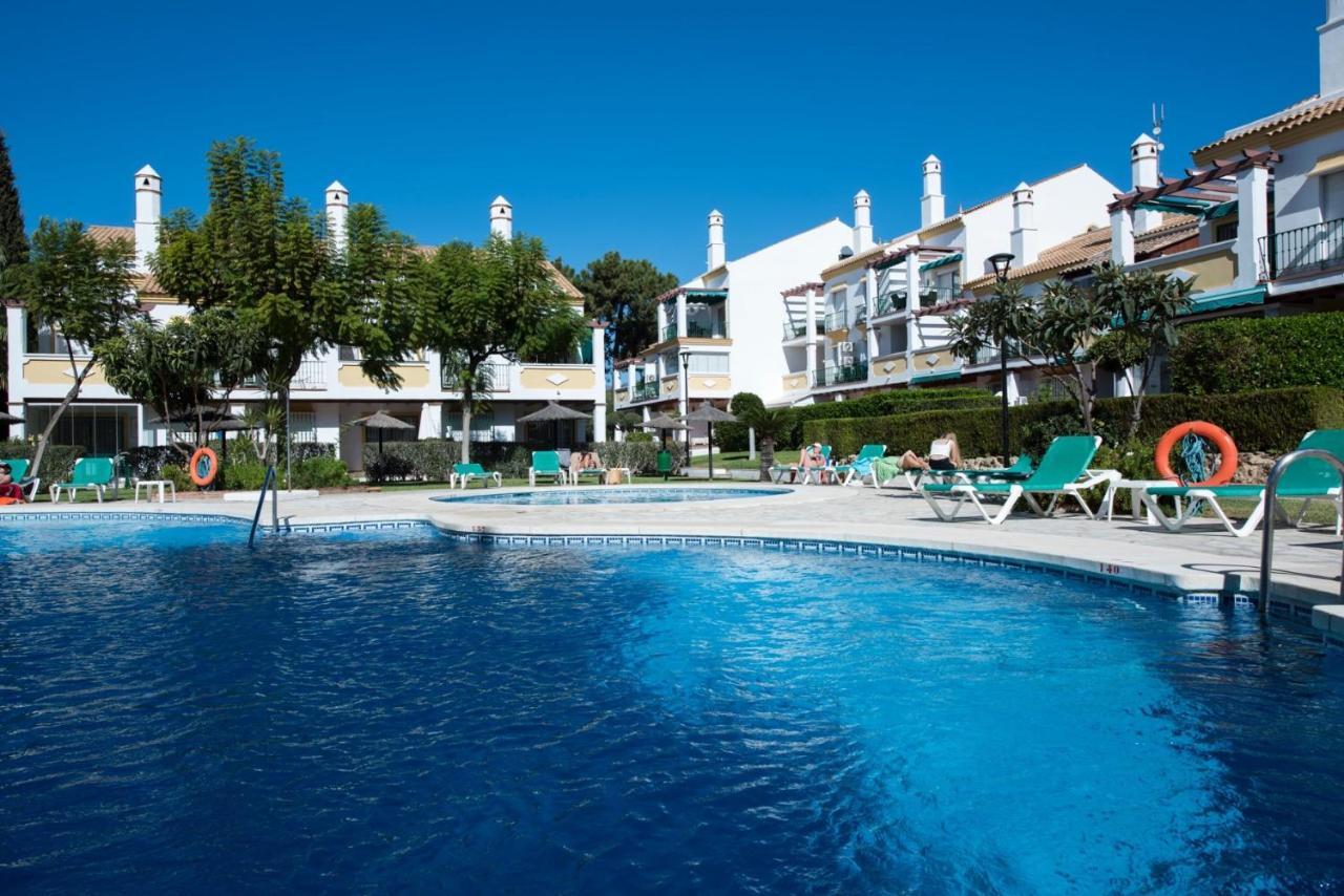 Apartment Spacious Flat With Pool In *