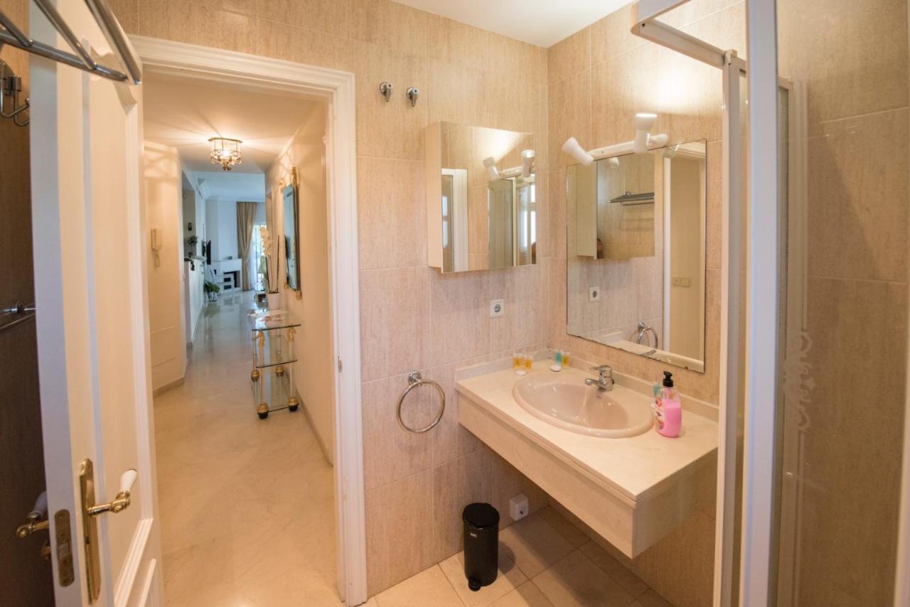 Spacious Flat With Pool In *