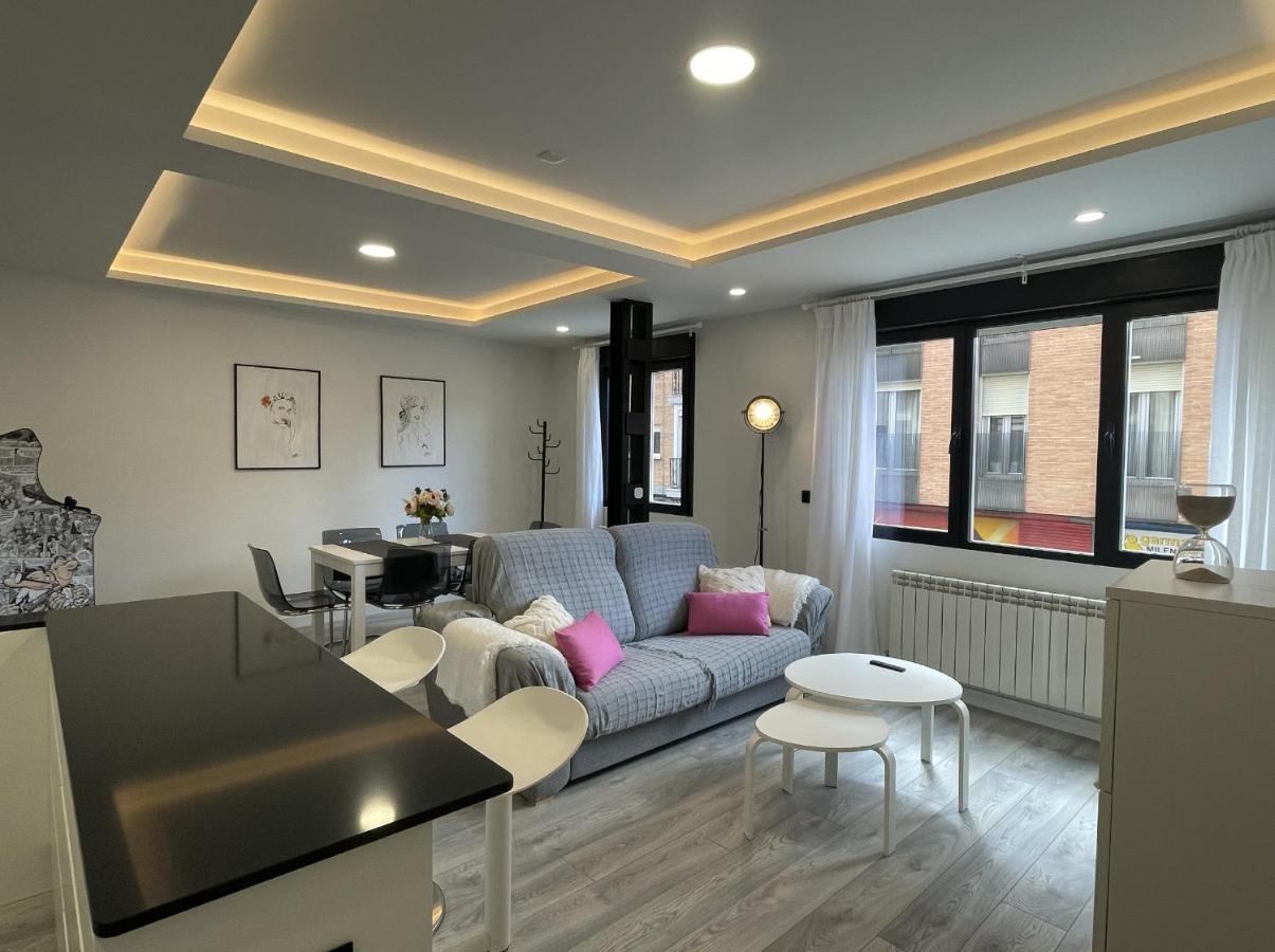 Apartamento Nuevo Con Patio, Situado En El Centro. Apartment
