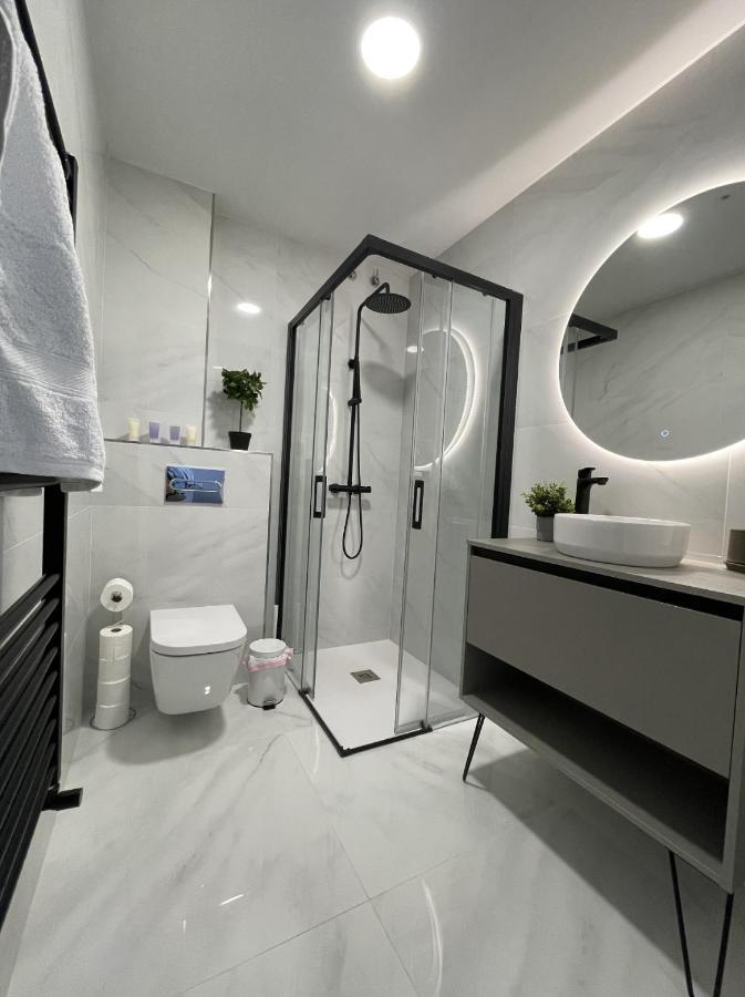 Apartamento Nuevo Con Patio, Situado En El Centro. Apartment