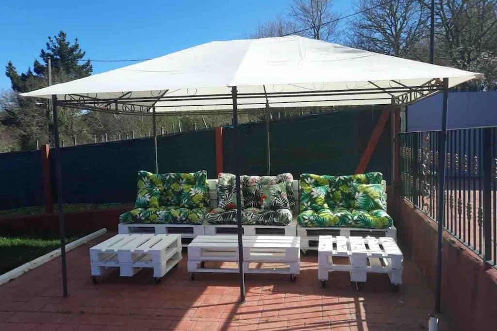 Entero Con Piscina Y Jardin. Сasa de vacaciones
