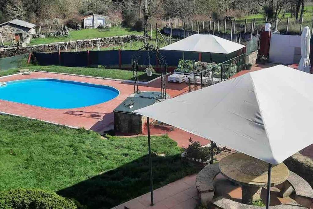 Entero Con Piscina Y Jardin. *