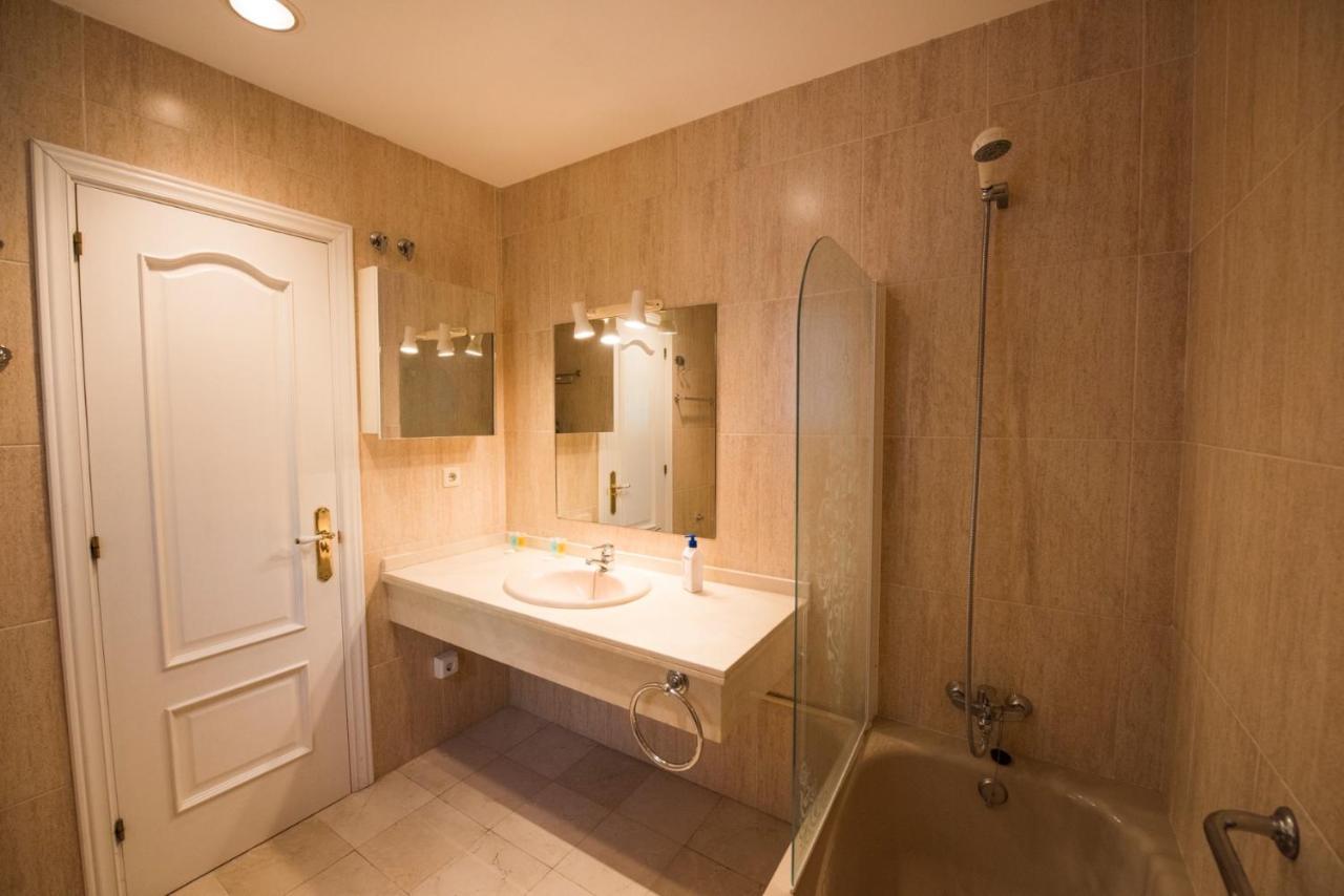 Apartment Spacious Flat With Pool In