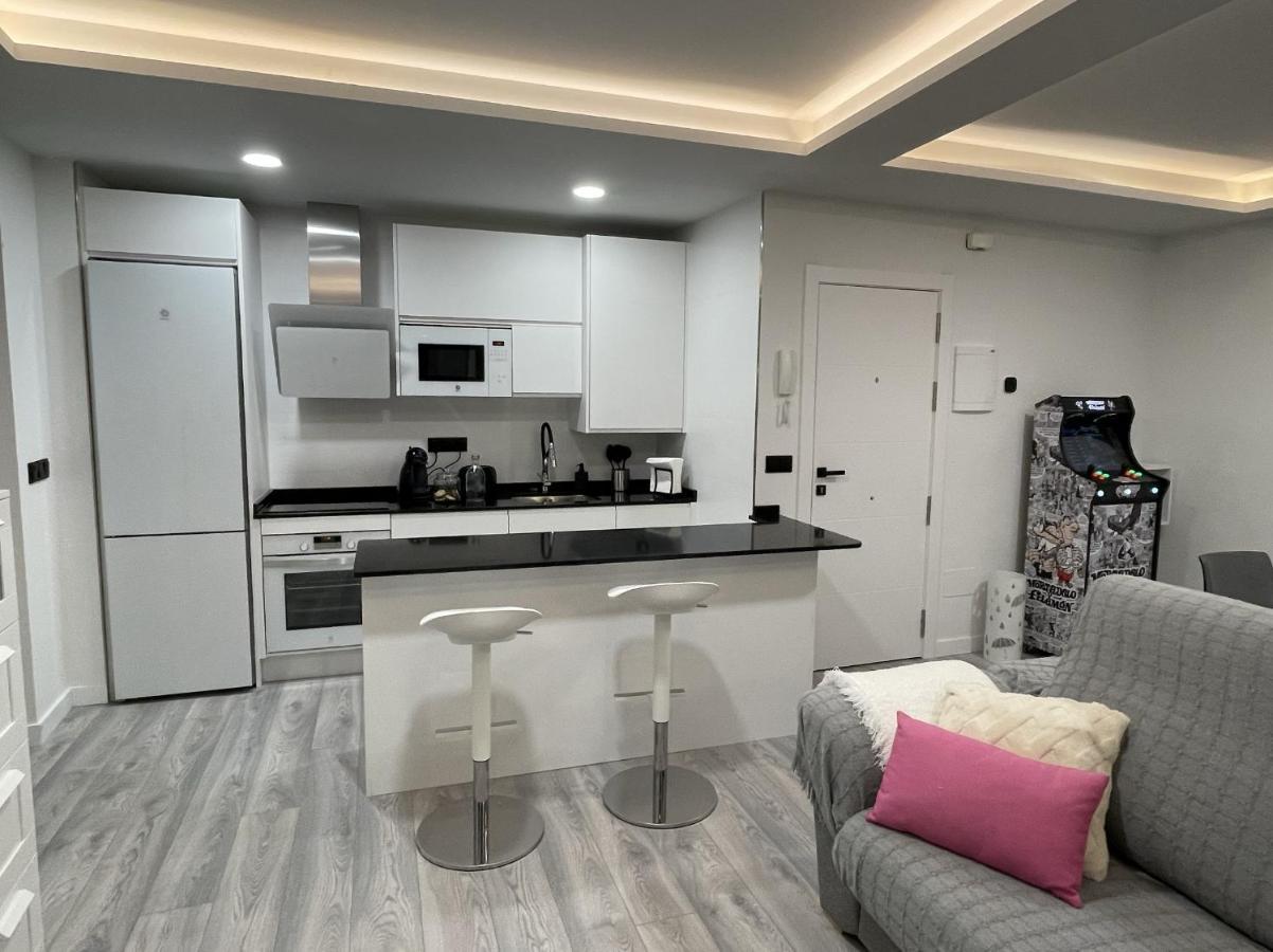 Apartamento Nuevo Con Patio, Situado En El Centro. Apartment