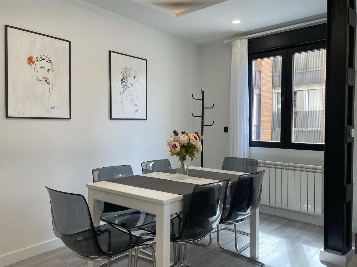 Apartamento Nuevo Con Patio, Situado En El Centro. * Avila
