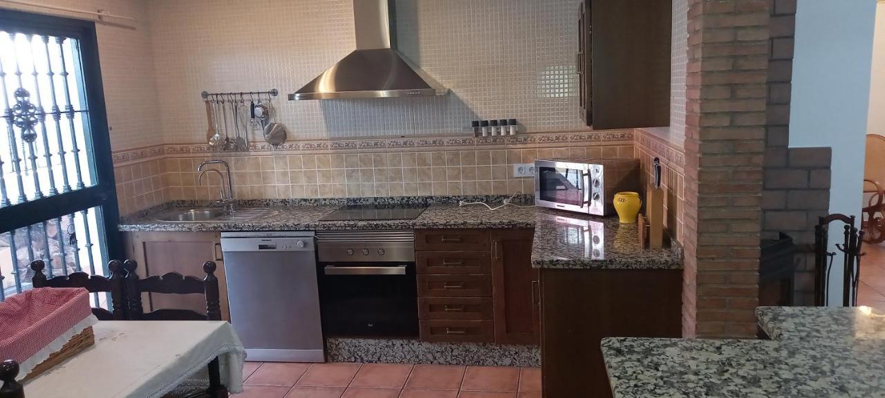 Holiday home Exclusivo Chalet Con Piscina Junto A Centro Comercial, Posibilidad De Cama Supletoria Adicional Piscina Disponible Hasta 15 De Septiembre Alcala de Guadaira