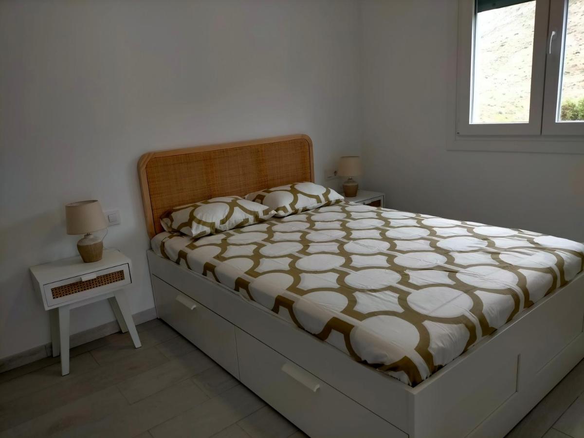Con Terraza Y Piscina Comunitaria *