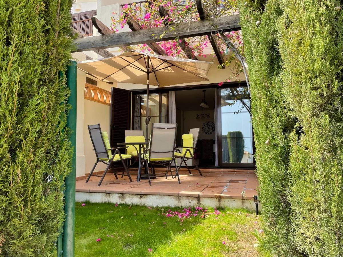 Apartamento Adosado De Estilo Mediterráneo, Con Jardín Y Vistas *