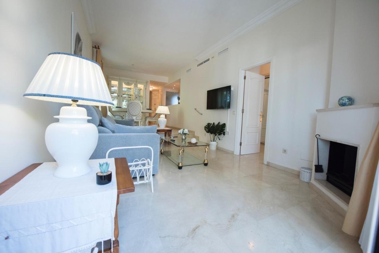 Spacious Flat With Pool In Marbella