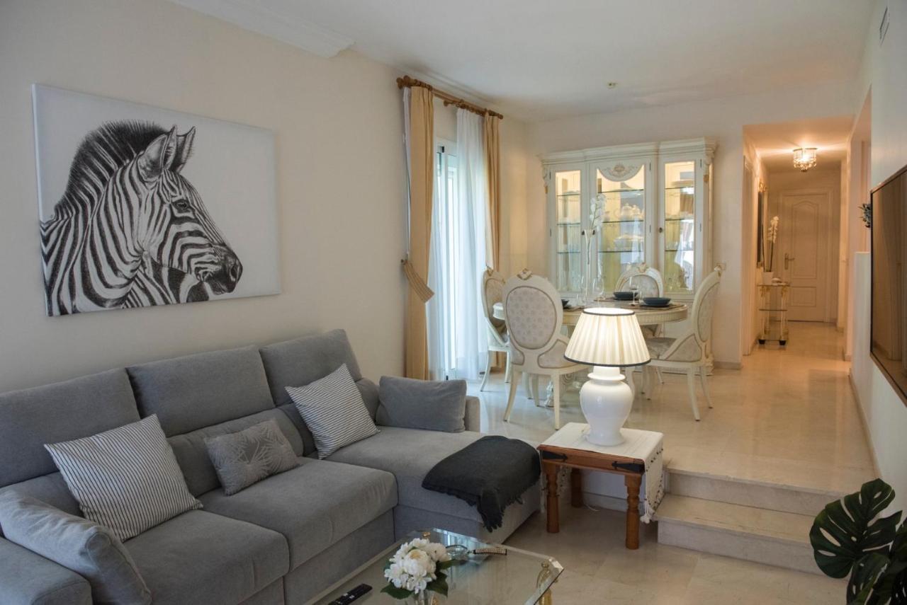 Spacious Flat With Pool In Marbella