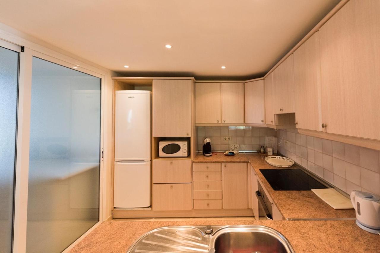 Spacious Flat With Pool In Marbella