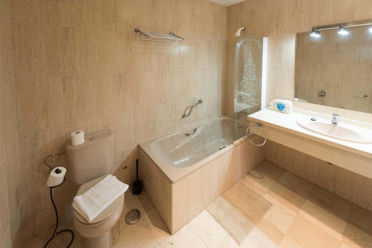 Spacious Flat With Pool In Apartment *
