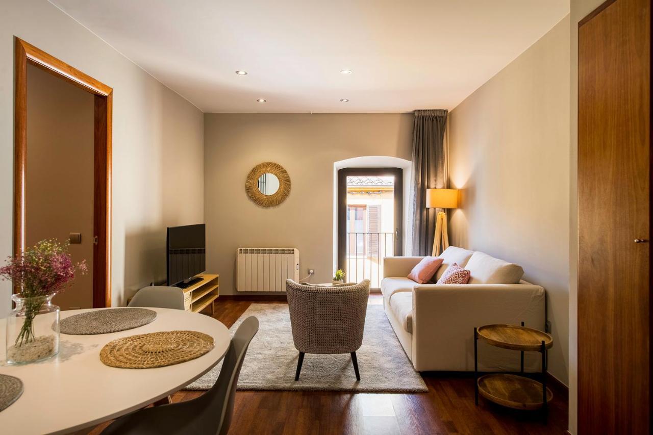 Up Apartment *