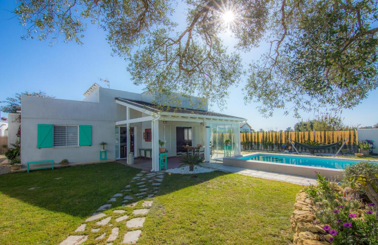 Casa Autosustentable Con Piscina, Huvagondili Holiday home