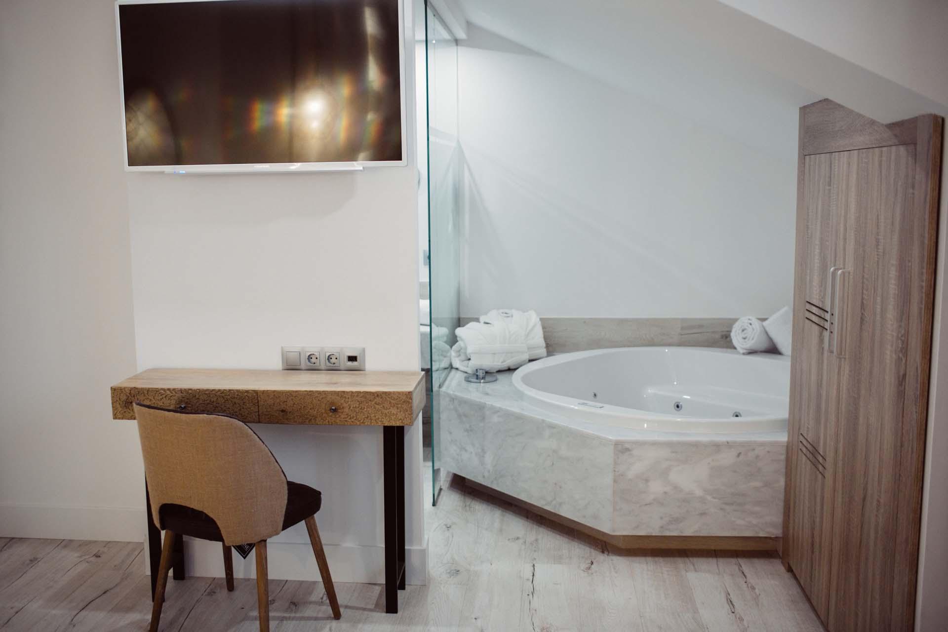 Cuevas - Adults Only 4*
