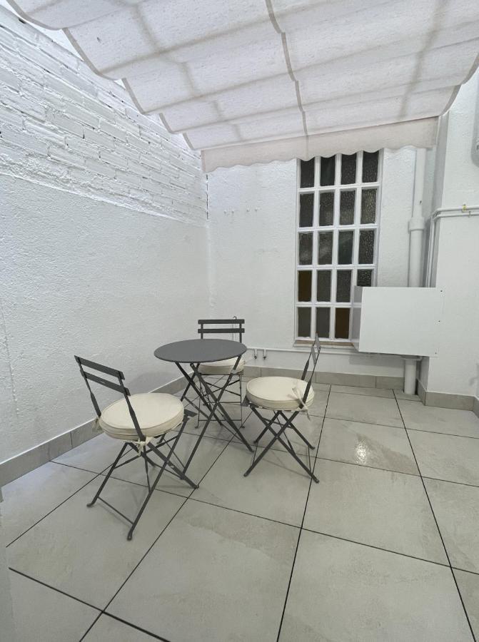 Apartamento Nuevo Con Patio, Situado En El Centro. Apartment *