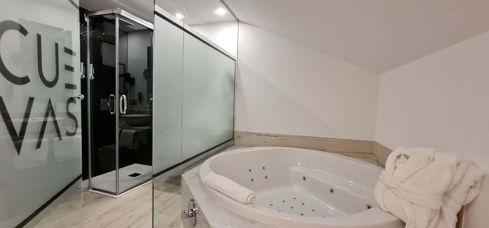 Cuevas - Adults Only 4*