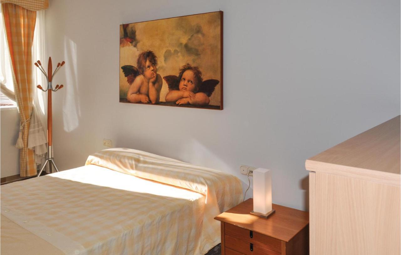 Сasa de vacaciones Cozy In Olivares With Outdoor Swimming Pool
