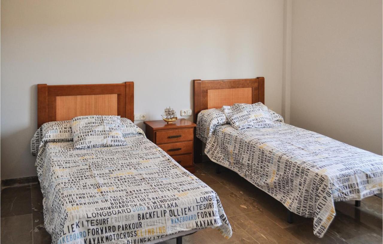 Cozy In Olivares With Outdoor Swimming Pool Сasa de vacaciones