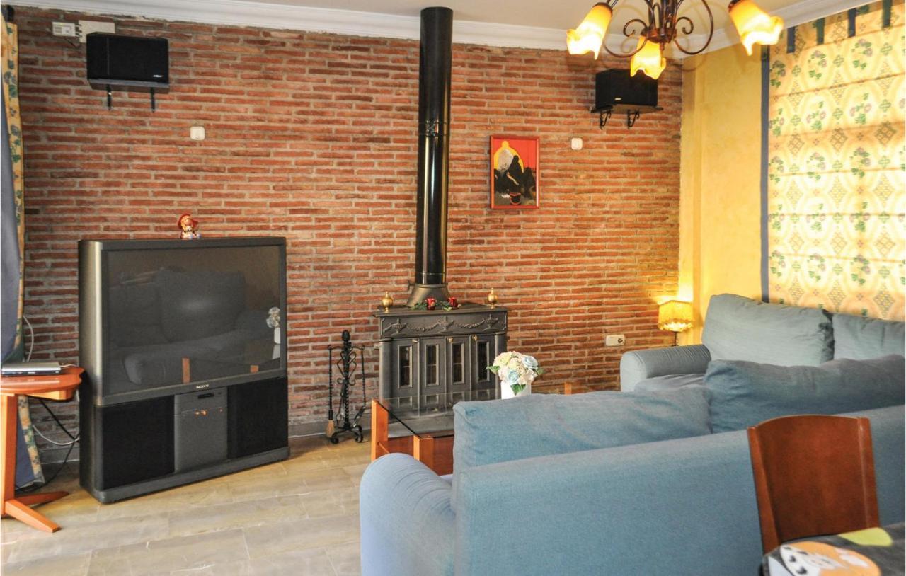 Cozy In Olivares With Outdoor Swimming Pool *