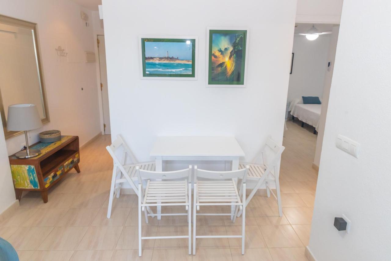 Renovado Con Piscina, Garaje Y Vistas, Frente A La Playa De Caños De Meca. Apartamento