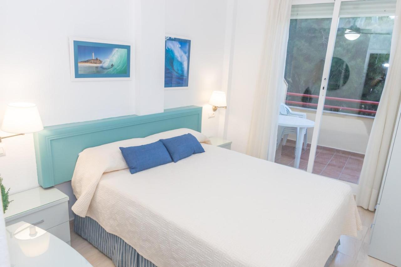 Apartamento Renovado Con Piscina, Garaje Y Vistas, Frente A La Playa De Caños De Meca.