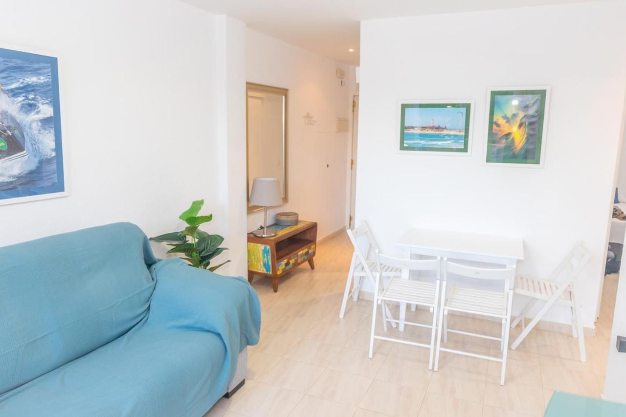 Apartamento Renovado Con Piscina, Garaje Y Vistas, Frente A La Playa De Caños De Meca.