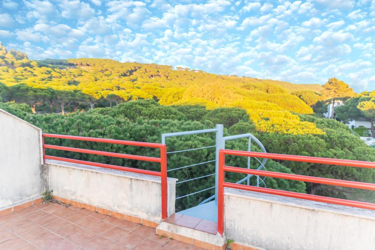 Apartamento Renovado Con Piscina, Garaje Y Vistas, Frente A La Playa De Caños De Meca.