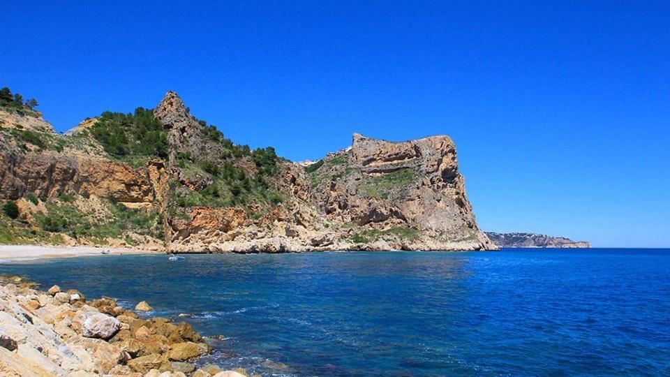 Apartment Tranquility, Sun, Breathtaking Views & 7 Minutes Drive To Sea Benitachell