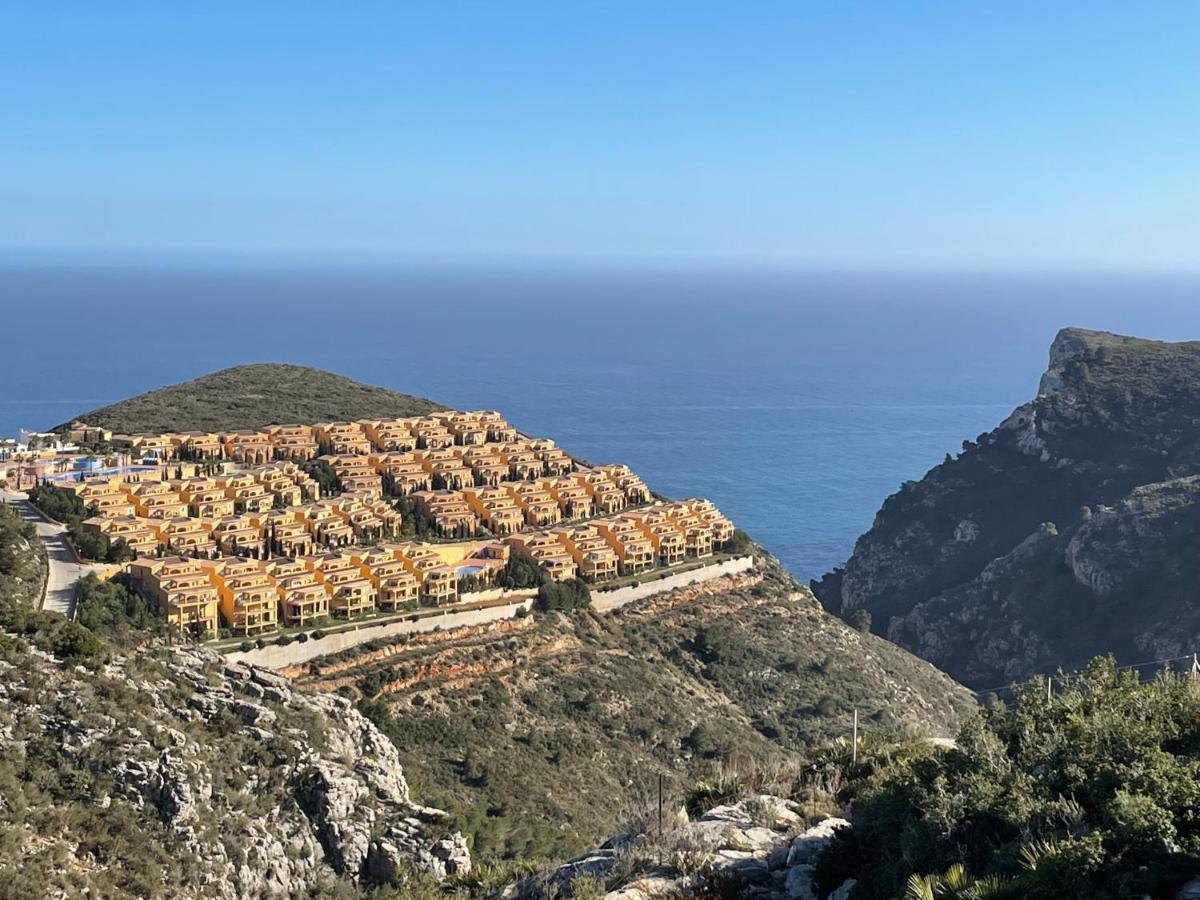 Apartment Tranquility, Sun, Breathtaking Views & 7 Minutes Drive To Sea *