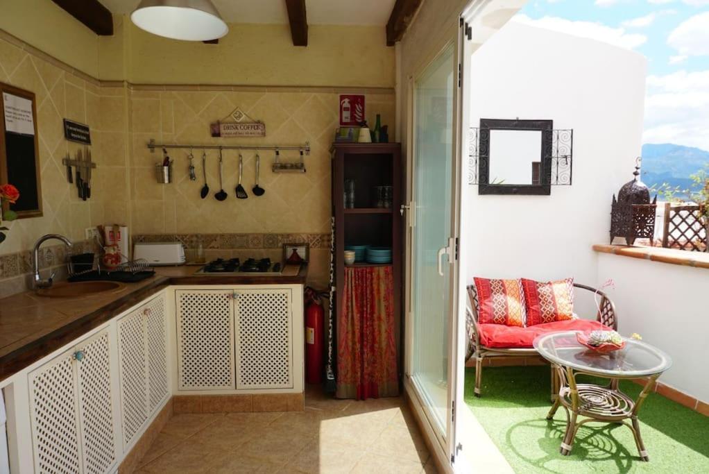 Eagles Nest - Massive Townhouse With Pool With Outstanding Views