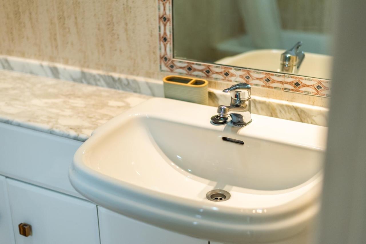 Tuguest Grisolia House - Free Parking Apartamento