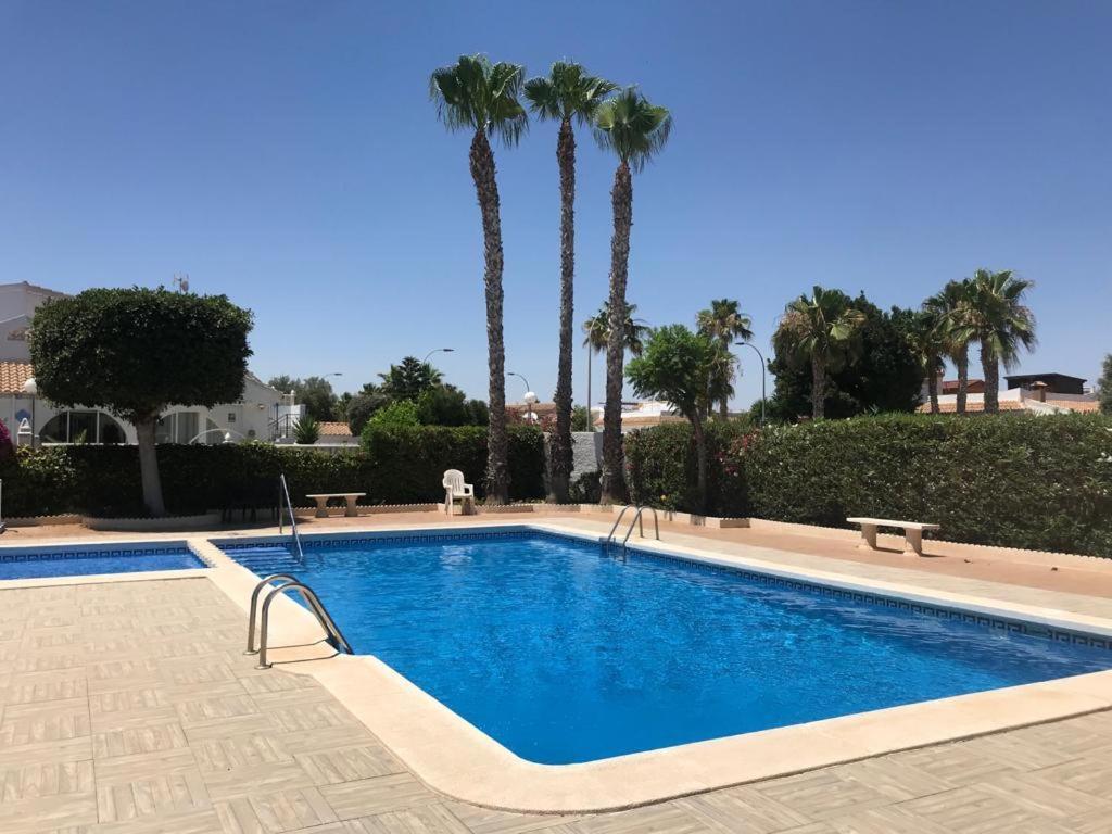 4 Bed 3 Bath Sleeps 8, Pool Wifi Tv Close To Restaurants And Shops Villa *