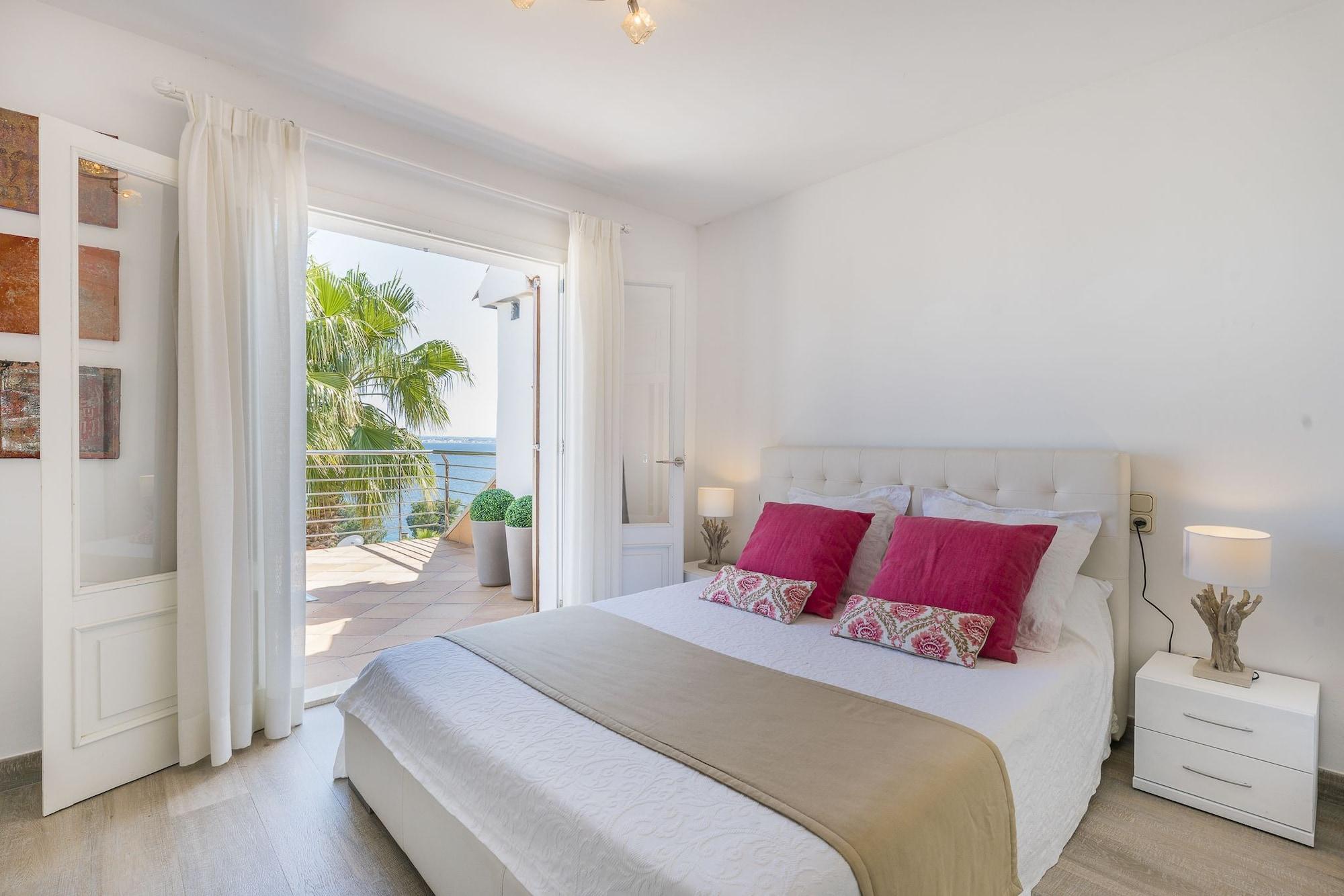 Villa Alcanada - Family Only