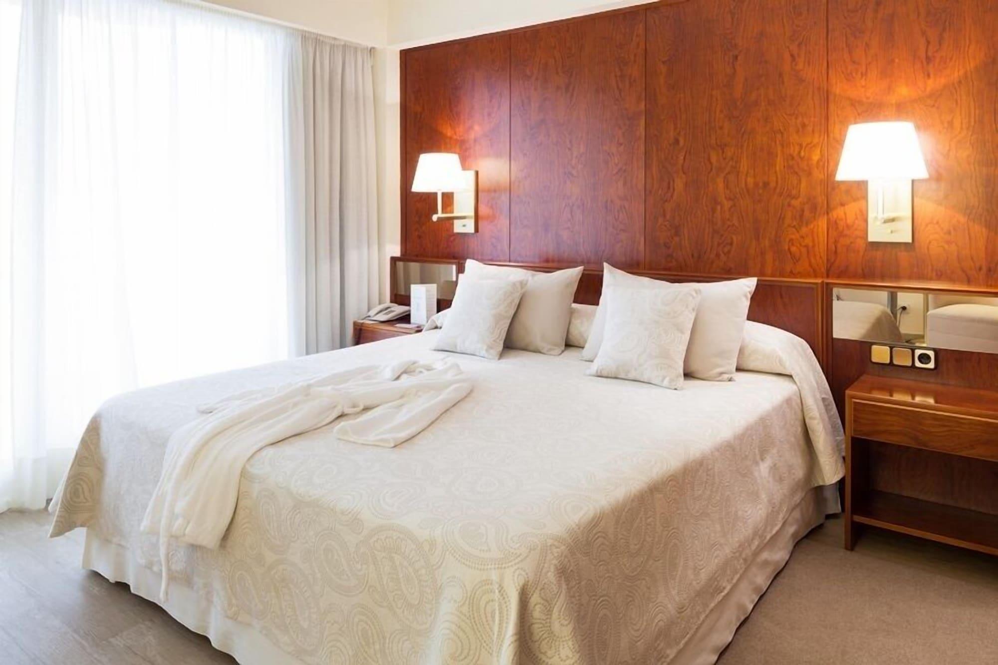 Royal Plaza Hotel 4*