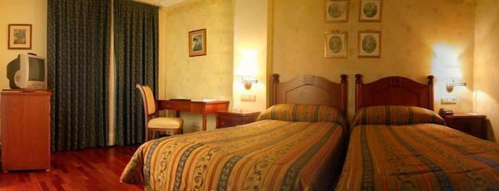 Hotel Condesa De 3*